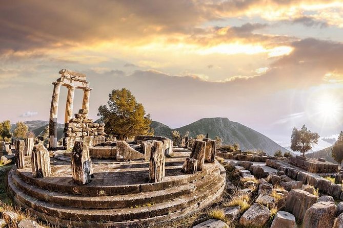 Delphi, Trip to the "Center of the Ancient World" - Weather and Minimum Travelers