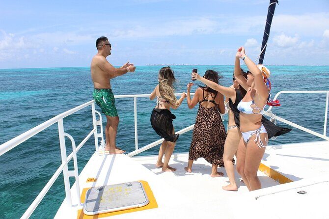 Deluxe Catamaran to Isla Mujeres with Open Bar from Cancun - Who Should Consider This Tour?  