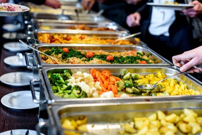 Deluxe Dubai Creek Dinner Cruise With Live Shows - The Sum Up