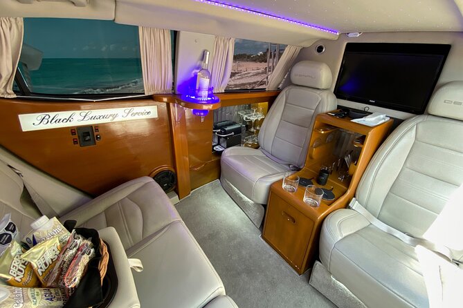 Deluxe GMC Limousine From CUN Airport to CanCUN Hotel Zone - Inclusions and Amenities