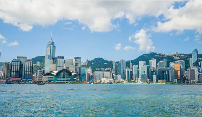 Deluxe Hong Kong Day Tour: Priority Peak Tram, City Walk & Dim Sum - The Peak Tram is the payoff