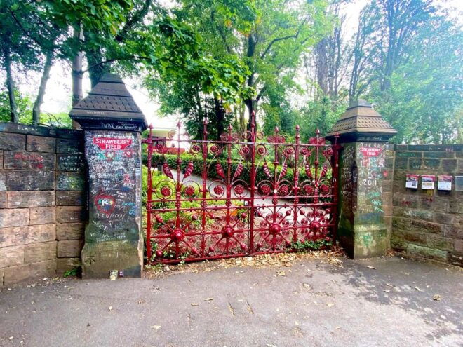 Deluxe London to Edinburgh Tour - 10 Days - Day 2: Tower of London and River Thames Cruise