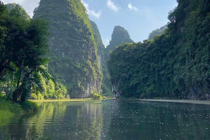 Deluxe Ninh Binh Day Trip: Bai Dinh Pagoda & Trang An from Hanoi - The Journey Back: Scenic Drive from Ninh Binh to Hanoi