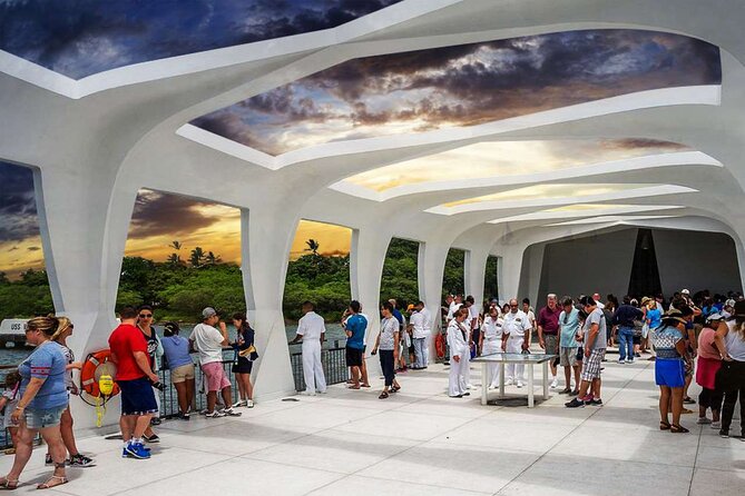 Deluxe Pearl Harbor, Arizona Memorial, and Visitor Center Tour - Positive Reviews About Tom as a Tour Guide