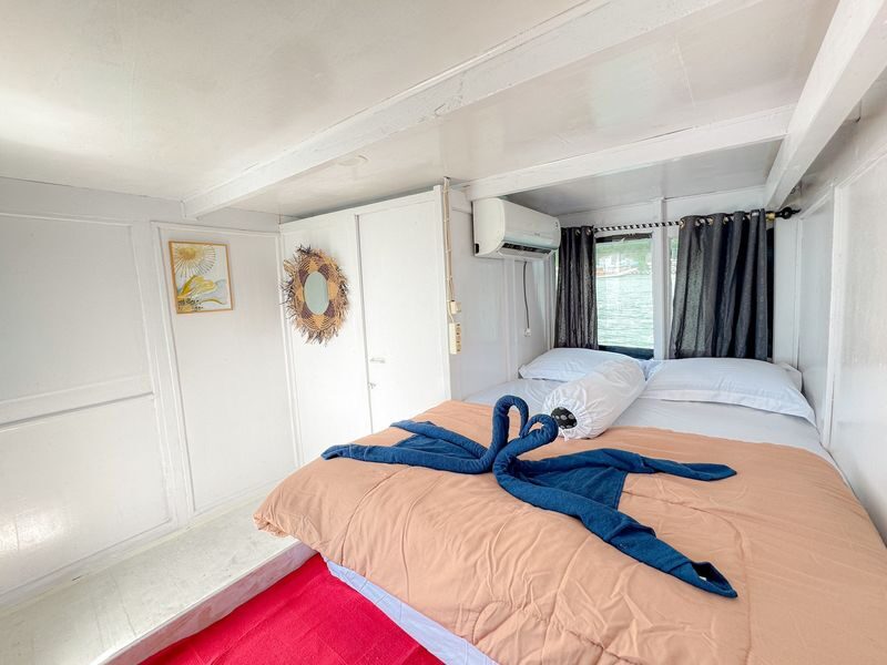 Deluxe Phinisi: 3D2N Deden Putra Liveaboard from Labuan Bajo - Three days from Labuan Bajo, with the boat as your base