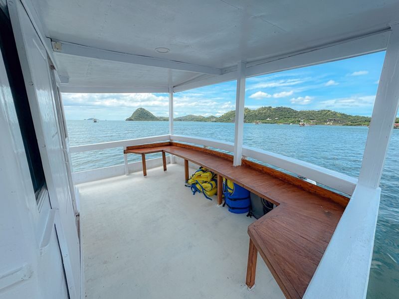 Deluxe Phinisi: 3D2N Deden Putra Liveaboard from Labuan Bajo - Kelor and Kalong: a climb, then a sunset spectacle