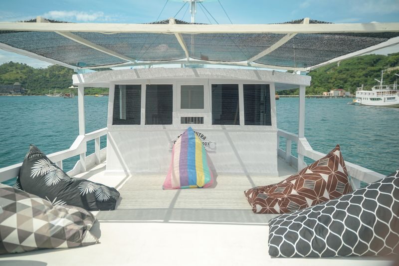 Deluxe Phinisi: 3D2N Deden Putra Liveaboard from Labuan Bajo - Snorkeling stops: Manta Point, Taka Makassar and more