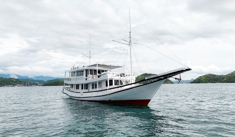 Deluxe Phinisi: 3D2N Deden Putra Liveaboard from Labuan Bajo - Day 3: Sebayur Kecil and the return to Labuan Bajo