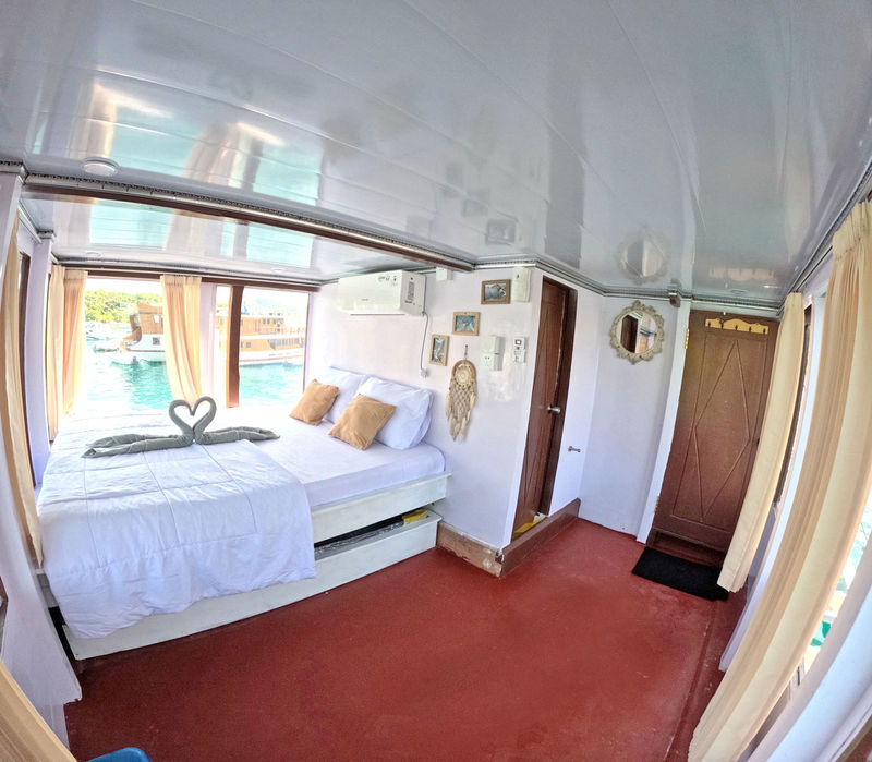 Deluxe Phinisi: 3D2N King Cirox Phinisi Liveaboard from Labuan Bajo - Day three: Kanawa Island and the return