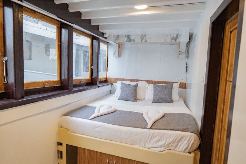 Deluxe Phinisi: 3D2N Sailing Liveaboard from Labuan Bajo - What the boat stay adds, and what to check