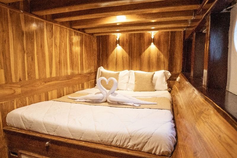 Deluxe Phinisi: 3D2N Sailing Liveaboard from Labuan Bajo - Crew, timing, and the realities of a shared trip