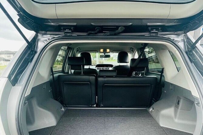 Deluxe Transfers - Auckland Airport - The Vehicle and Service Quality