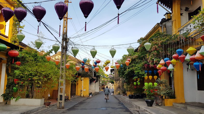 Deluxe Walking Tour in Hoi An from Da Nang - Cao Lau and a proper lunch break