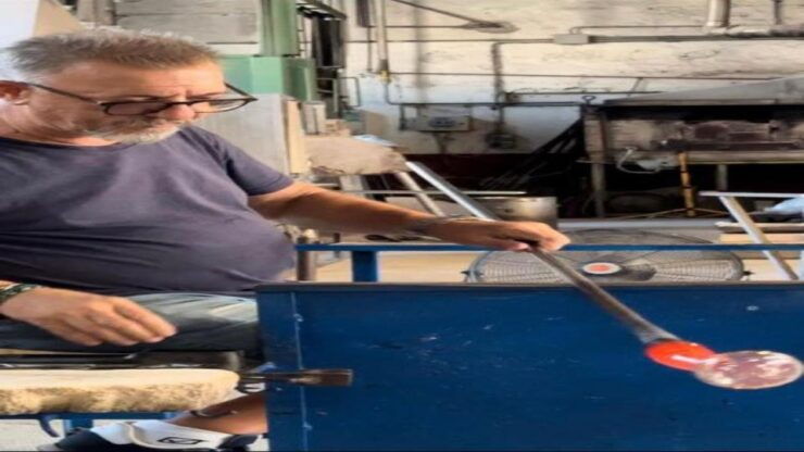 Demonstration of the Art of Blowing&Sculpting Murano Glass! - History and Tradition of Murano Glassmaking