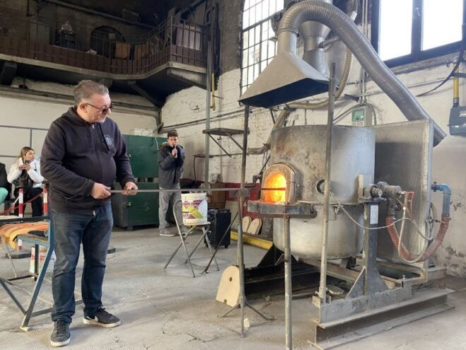 Demonstration of the Art of Blowing&Sculpting Murano Glass! - Glass Showroom and Family Museum Visit
