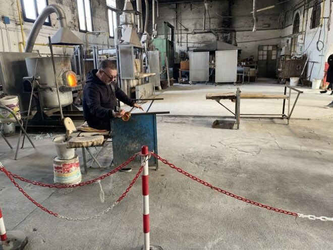 Demonstration of the Art of Blowing&Sculpting Murano Glass! - Creation of a Glass Blowing Vase and Sculpture