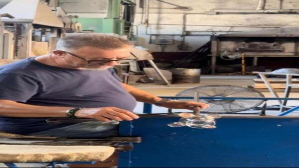 Demonstration of the Art of Blowing&Sculpting Murano Glass! - Murano Tradition and Lifestyle Exploration