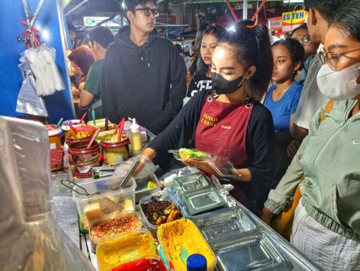 Denpasar: Bali Night Walking and Food Tour - Food Exploration
