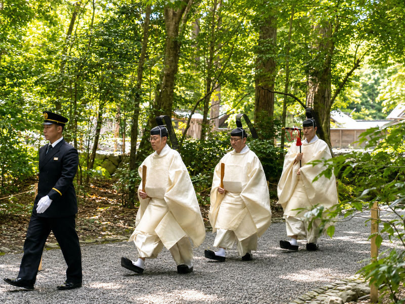 Departing from Nagoya - Ise Grand Shrine (Geku & Naiku) & Meoto Iwa One-Day Tour - Stroll through Edo-style old streets - What the guide adds