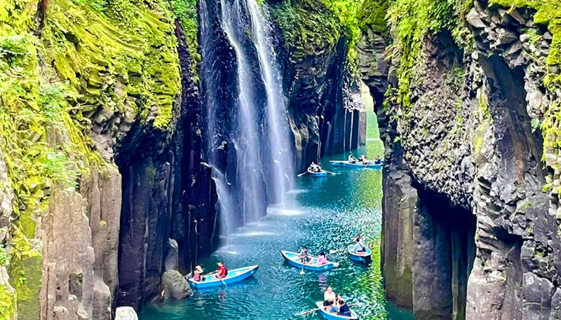 Departure from Kumamoto, Kyushu: Takachiho Gorge & Mount Aso Daikanbo & Kurokawa Onsen Day Tour - A long day linking gorge, caldera and hot-spring town
