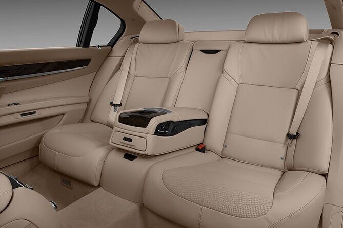 Departure from Milwaukee City to Milwaukee Airport MKE by Sedan - FAQ