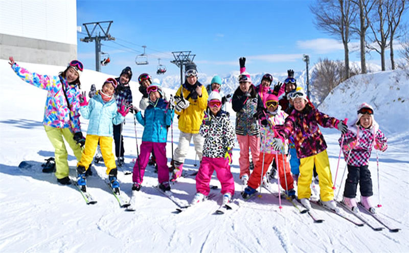 Departure from Tokyo | Mt. Fuji Yeti Skiing x Konohana Onsen Hot Spring Day Trip | Optional Single Transfer/Includes Ski Equipment Rental - A snow day that doesn’t require a car