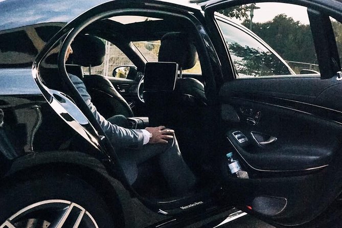 Departure Private Transfer: Gold Coast to Airport OOL in Business Car - Operated by PROFI DRIVER