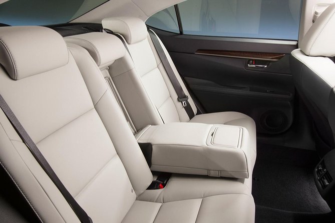 Departure Private Transfer Toronto City to Toronto Airport YYZ by Business Car - Service Details