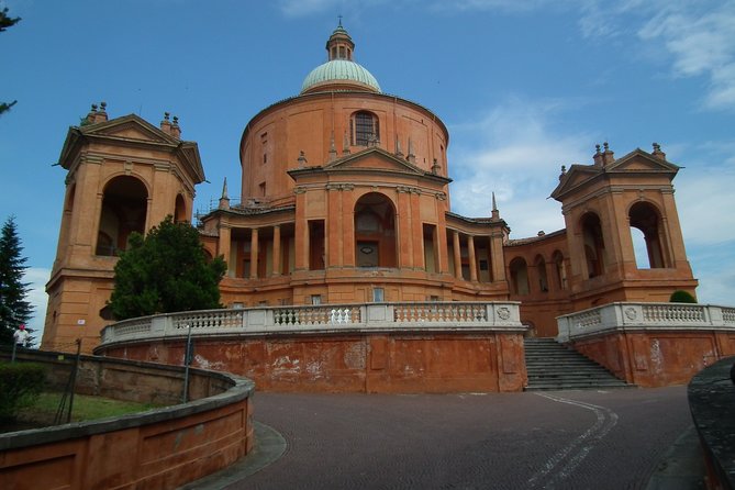 Departure Private Transfers: Bologna City to Bologna Airport BLQ in Luxury Van - Price and Group Size