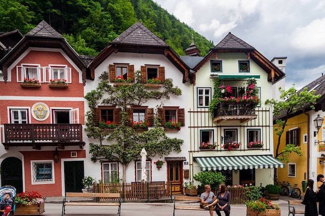 Departure Private Transfers: Salzburg to Salzburg Airport SZG in Luxury Van - Frequently Asked Questions
