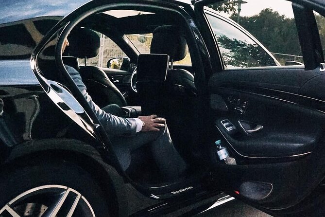 Departure Transfer: Cape Town to CPT Airport in Business Car - Booking Confirmation and Participation