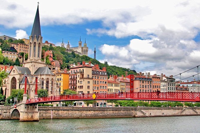 Departure Transfer: Lyon City to Lyon Airport LYS in Business Car - Spacious Car for up to Three People