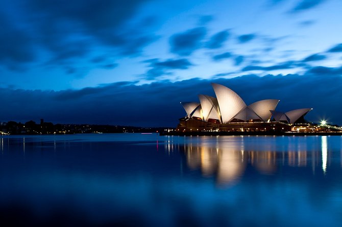 Departure Transfer: Sydney to Sydney Airport SYD in Luxury Van - Group Participation