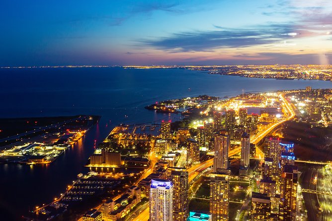 Departure Transfer: Toronto to Pearson Airport YYZ in Luxury SUV - Pricing and Additional Fees