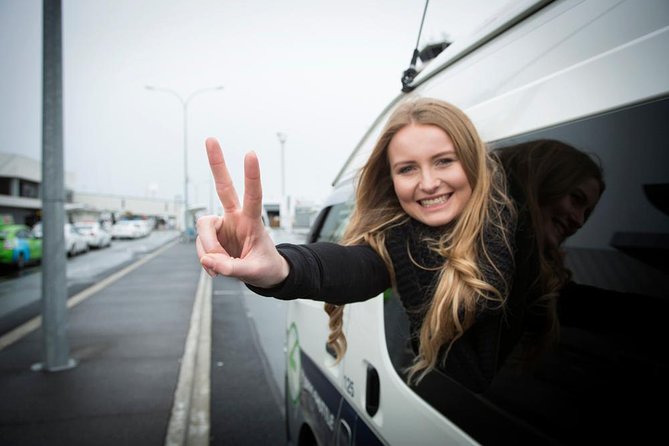 Departure Transfer: Wellington Central City Centre Hotels to Wellington Airport - Climate-Controlled Shuttle for a Relaxed Journey
