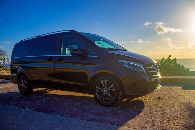 Departures in Mercedes Benz From Puerto Morelos to Cancun Airport - Amenities and Services Provided