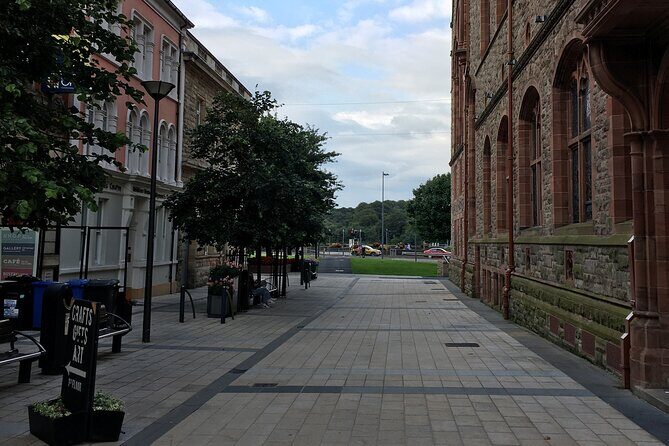 Derrie Danders: Highlights of the Walled City a Self-Guided Audio Tour - FAQ