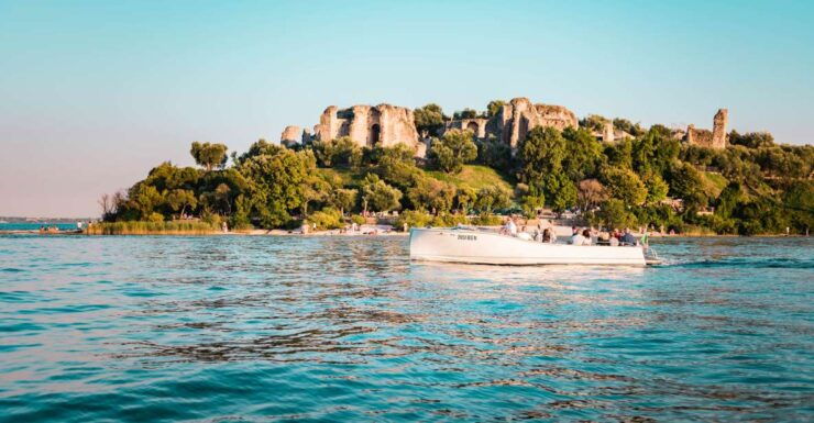 Desenzano Del Garda: Sunset Boat Trip at Sunset With Drink - Highlights and Views