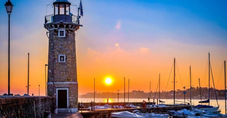 Desenzano:Sunset Walking and Boat Tour and a Drink On Board - Itinerary