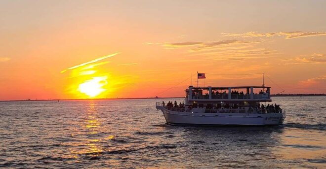 Destin: Sunset Dolphin Cruise - Cruise Experience