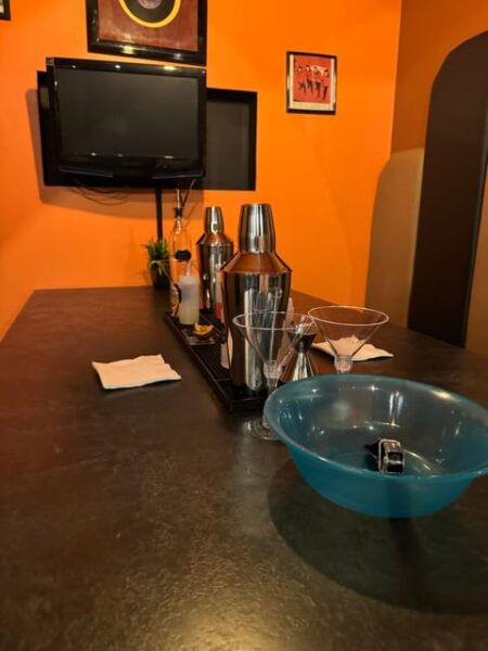 Detroit Mixology: Cocktail Making Class - Master Mixologist-Led Instruction