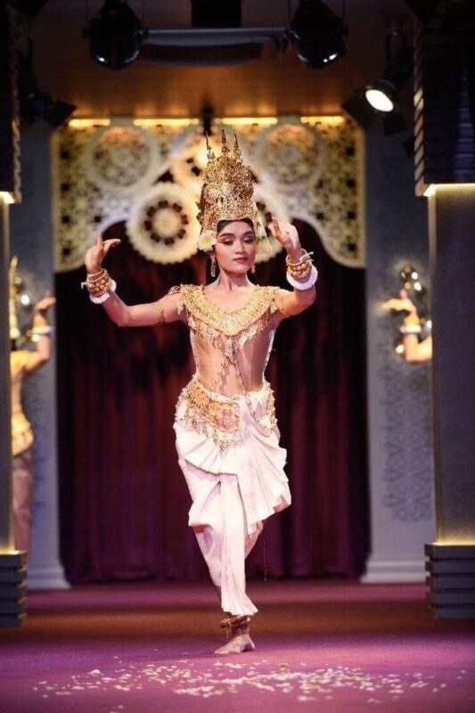 Devi Theater: Apsara Dance Show with Khmer/Western Dinner - Who will enjoy this evening most?