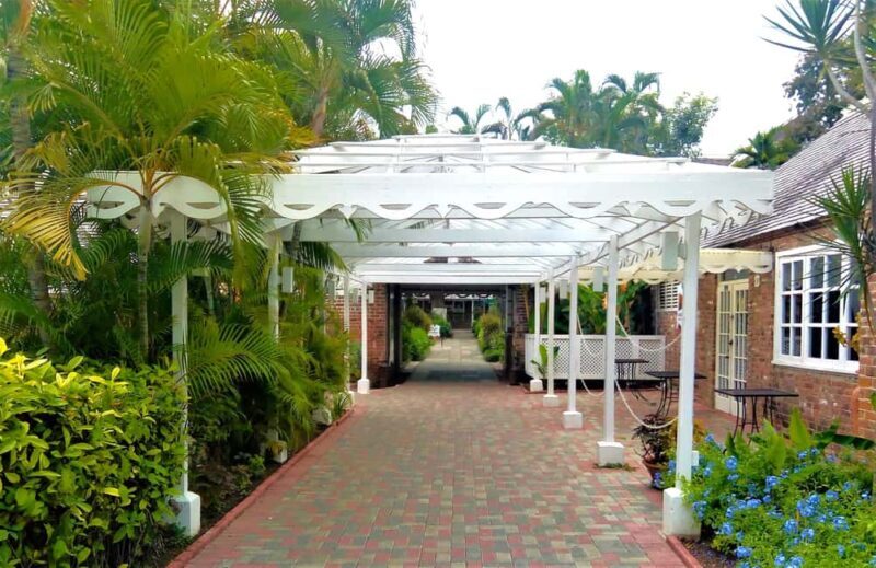 Devon House Heritage Tour with Ice Cream from Kingston - Discovering Devon House: A Kingston Icon