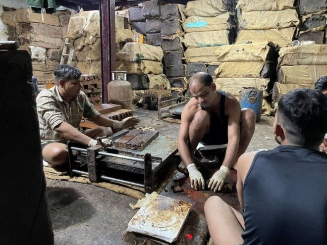 Dharavi Slum Walk With a Local English Guide - Booking and Meeting Details