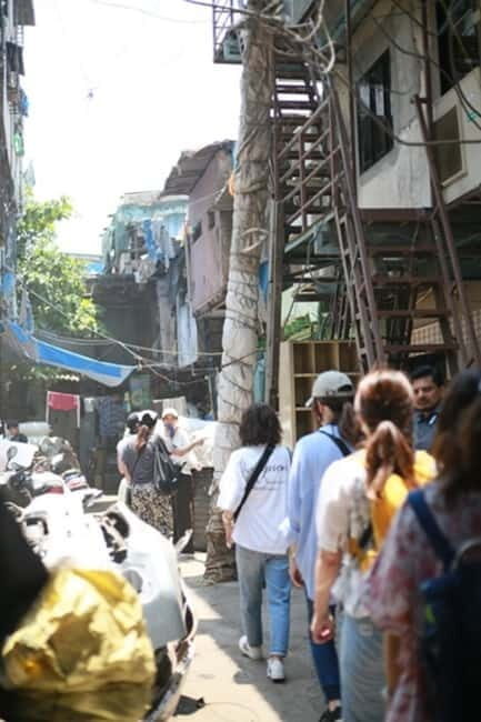 Dhobi Ghat Laundry and Dharavi Slum Tour with Local Train - A thorough look at what makes this tour a must-do