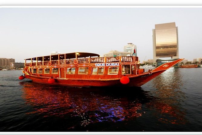 Dhow Boat Dinner Cruise in Dubai Creek - Dining Experience