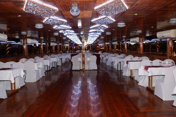 Dhow Dinner Cruise at Dubai Creek With Hotel Pickup on Sharing Transfer - Experience Highlights