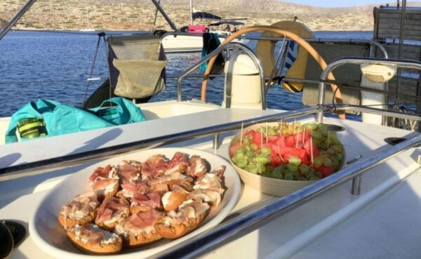 Dia Island: Private Full Day Sailing Cruise - The Sum Up