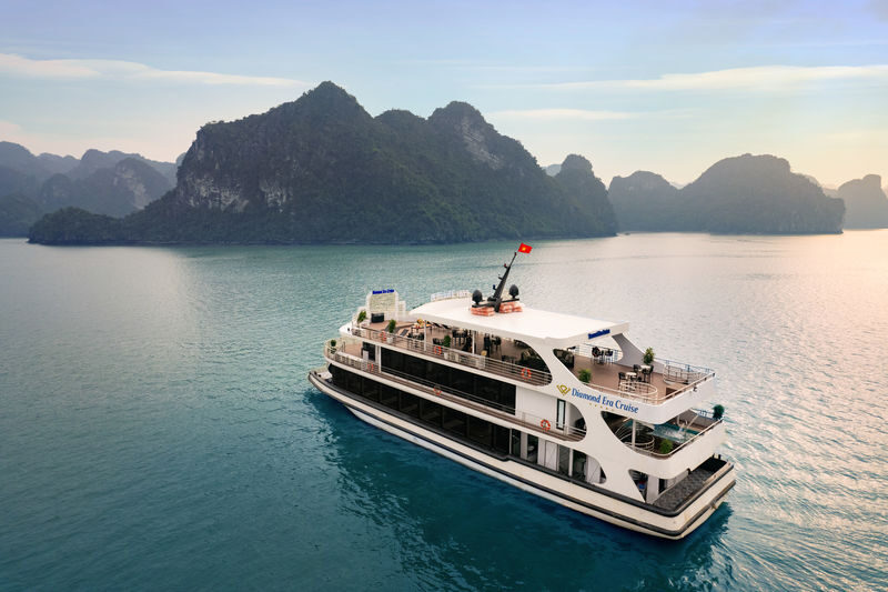 Diamond Era Luxury Day Cruise: Ha Long Bay, Sung Sot, Ti Top - A full day on the bay, not just a boat ride