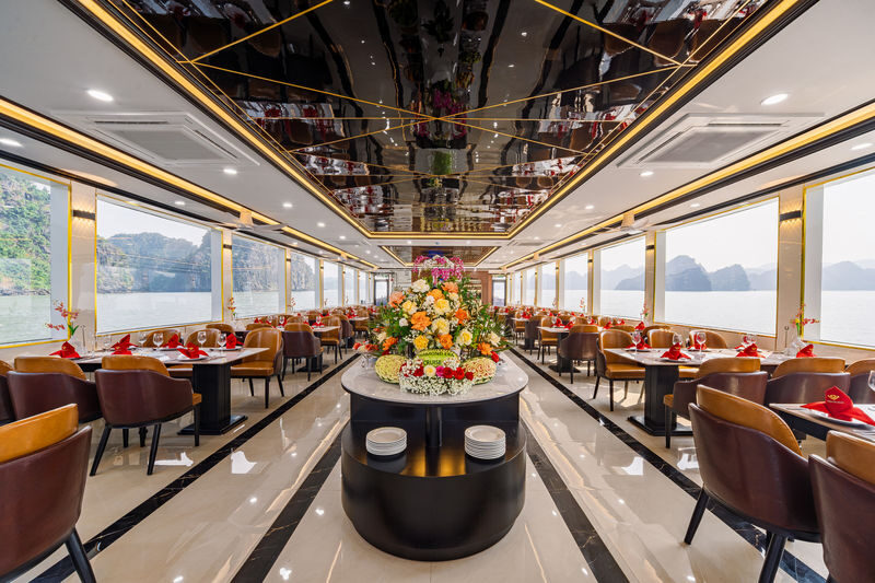 Diamond Era Luxury Day Cruise: Ha Long Bay, Sung Sot, Ti Top - Lunch among the limestone islands